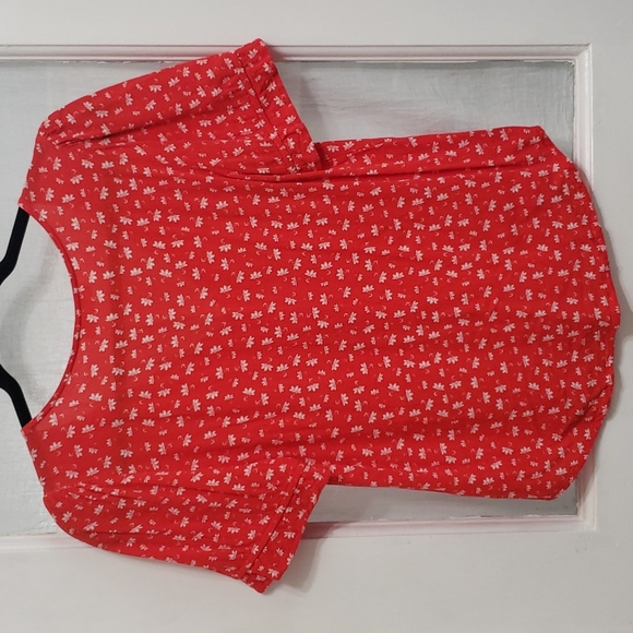 Red Floral Eoldie Top - Picture 2 of 8
